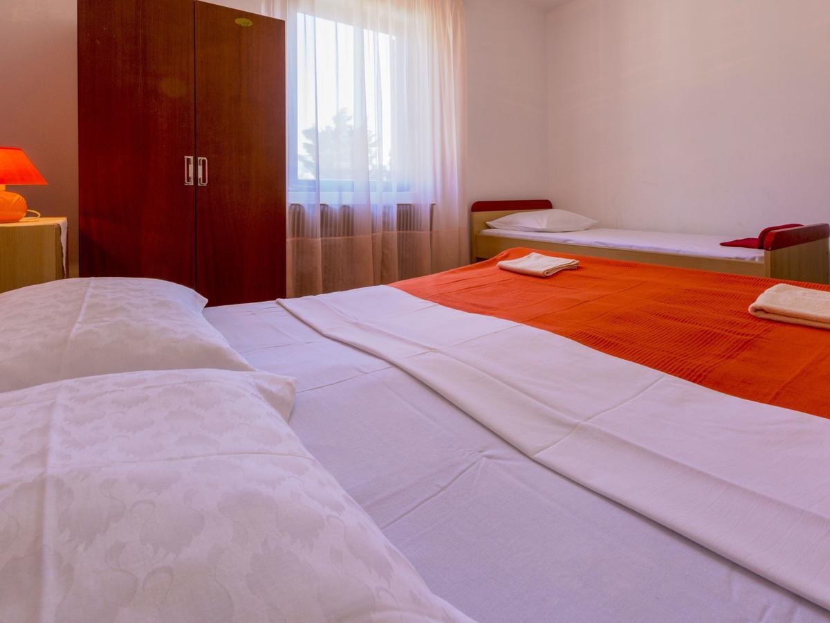 Apartment In Novi Vinodolski 15274 Повиле Екстериор снимка
