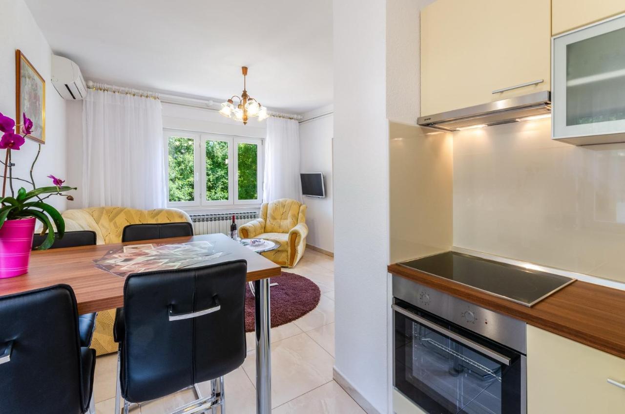 Apartment In Novi Vinodolski 15274 Повиле Екстериор снимка