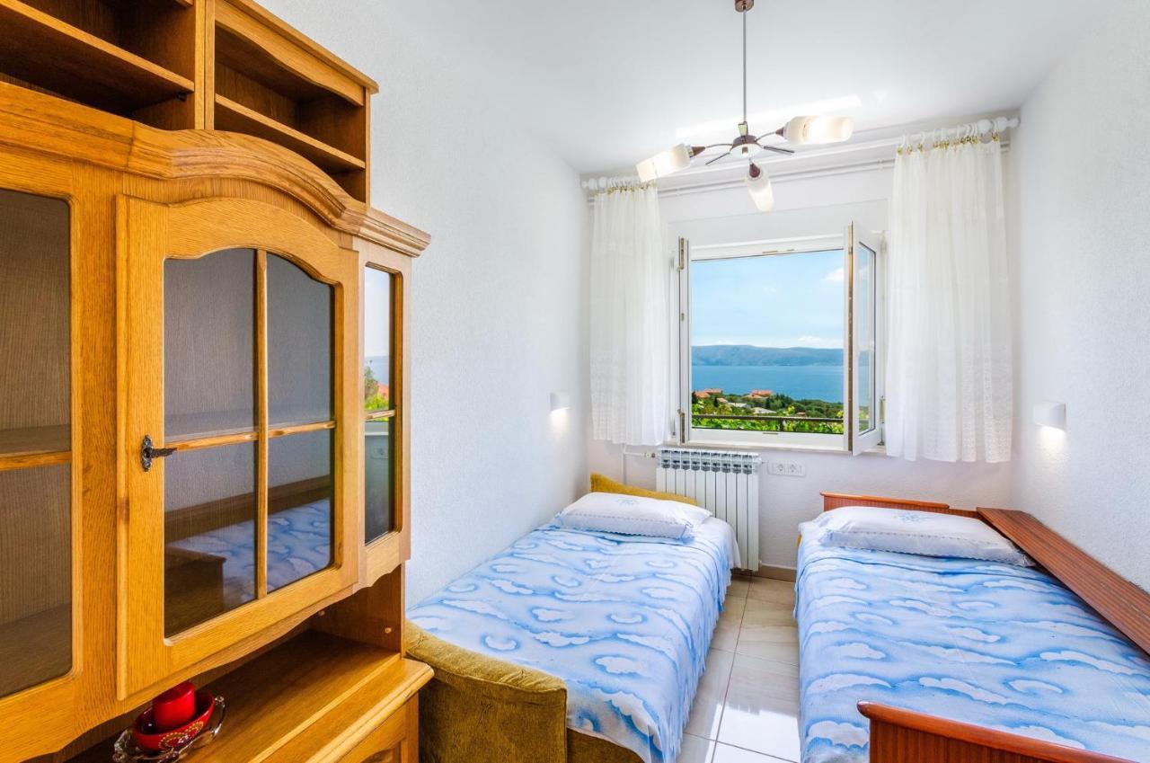 Apartment In Novi Vinodolski 15274 Повиле Екстериор снимка