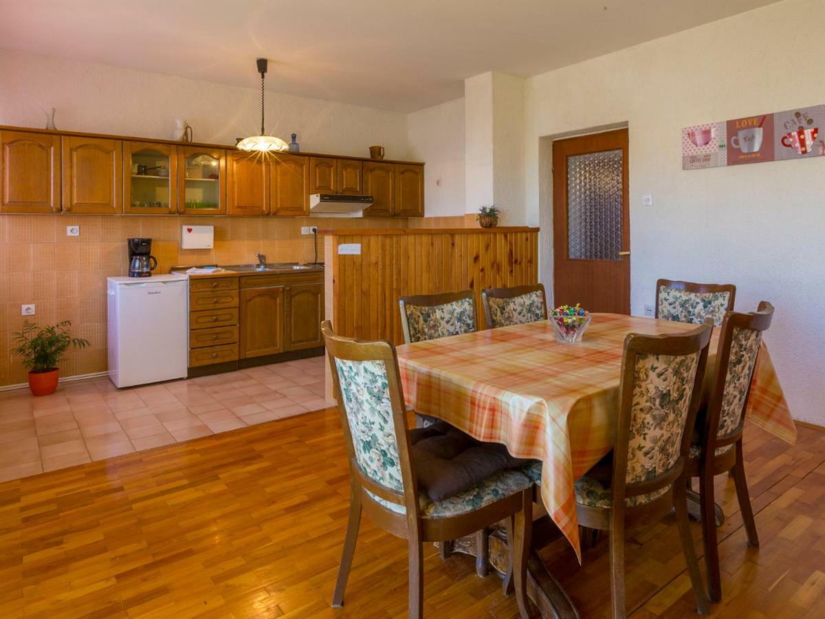 Apartment In Novi Vinodolski 15274 Повиле Екстериор снимка