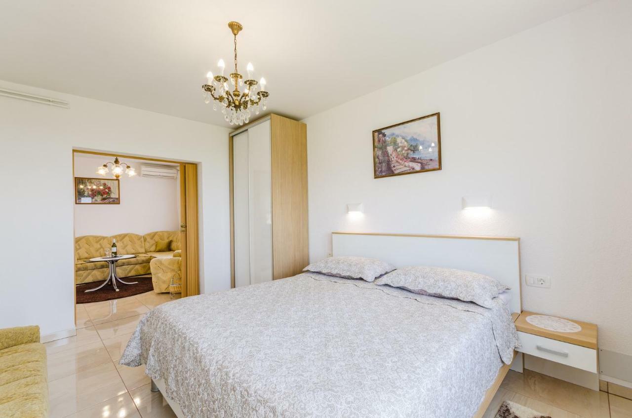 Apartment In Novi Vinodolski 15274 Повиле Екстериор снимка