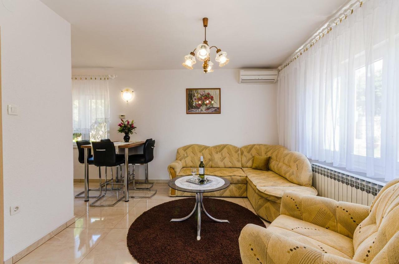 Apartment In Novi Vinodolski 15274 Повиле Екстериор снимка