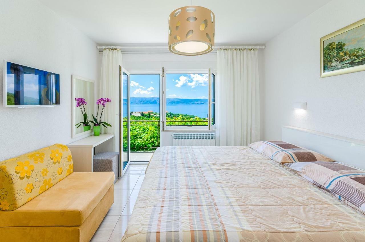 Apartment In Novi Vinodolski 15274 Повиле Екстериор снимка