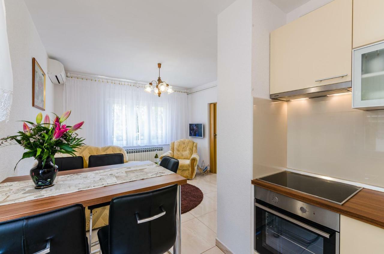Apartment In Novi Vinodolski 15274 Повиле Екстериор снимка